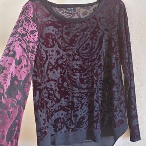 Scoop neck, long sleeve pattern blouse